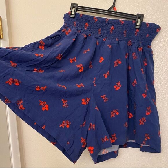 Torrid Flowy Smocked pull on Shorts navy blue red cherry print lyocell blend 2X - Picture 2 of 13